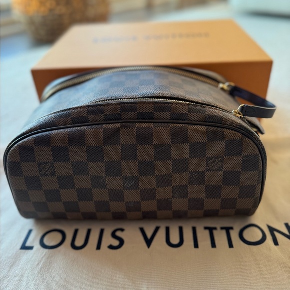 Louis Vuitton Dopp Kit Toilet Pouch - Picture 2 of 7